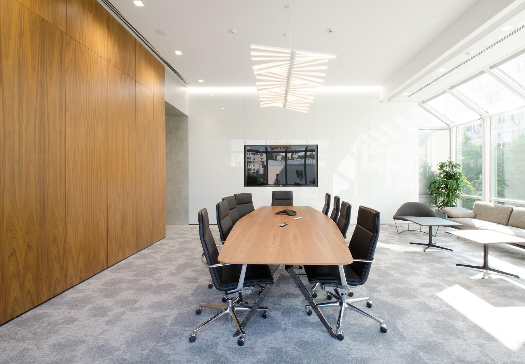 Интерьерные стеновые панели HPL WINAL на основе стекломагния СМЛ и ГСП идеально подходят для отделки - это материал, не требующий дополнительного ухода, с антивандальными и противопожарными свойствами, имеют текстуру имитирующую натуральное дерево и камень