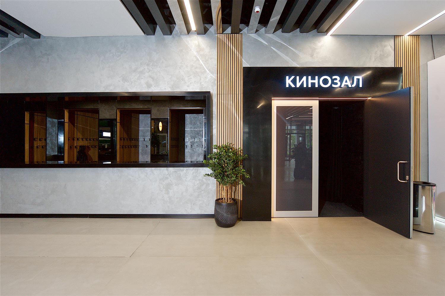 Главный корпус Москино. Отделка стен панелями Фойе, Кафе, Кинозал, Технические помещения панелями СМЛ ПВХ