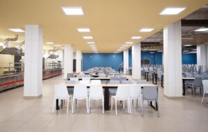 Негорючие стеновые и потолочные панели СМЛ в столовой школы